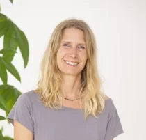 Esther ekhart